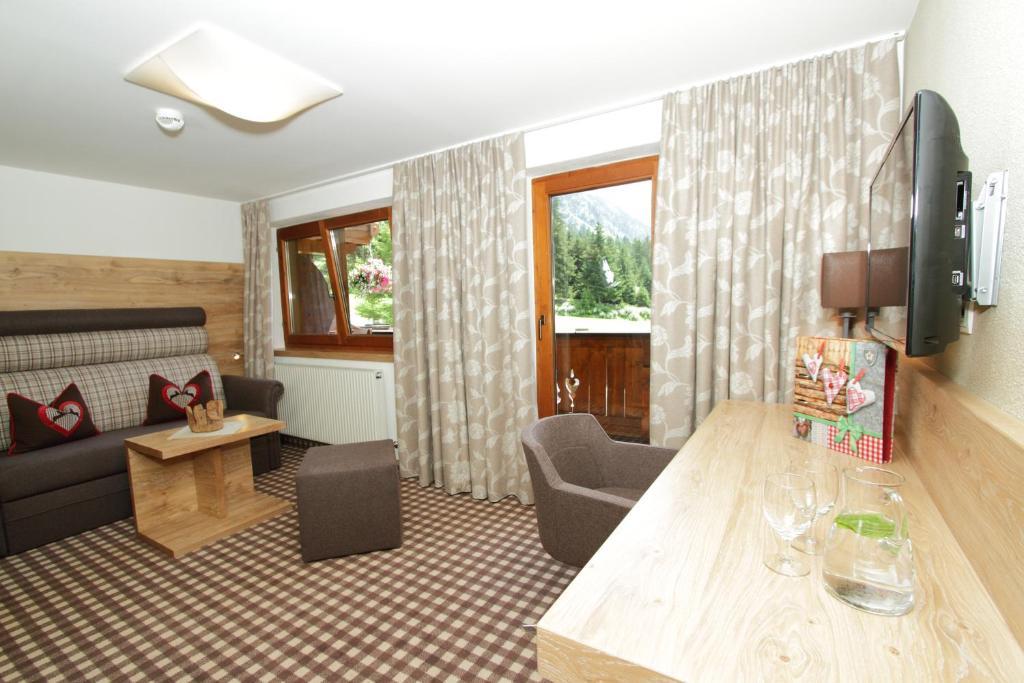 Hotel Sonnblick Sankt Leonhard im Pitztal Oda fotoğraf